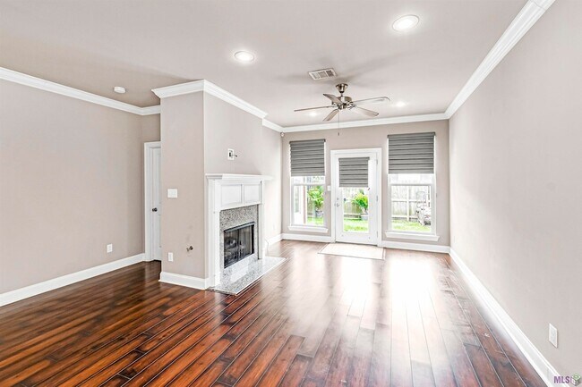 Foto del edificio - 18177 Pinehurst Dr