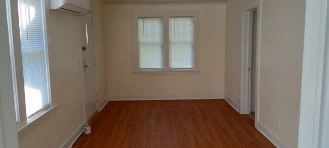 Building Photo - 407 S 19th Ave