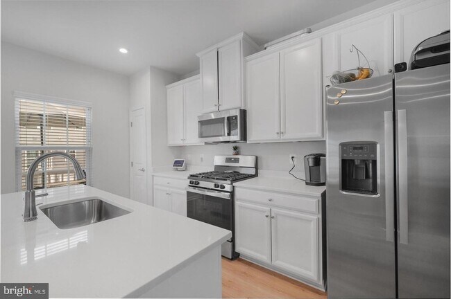 Foto del edificio - 52 Caswell Dr