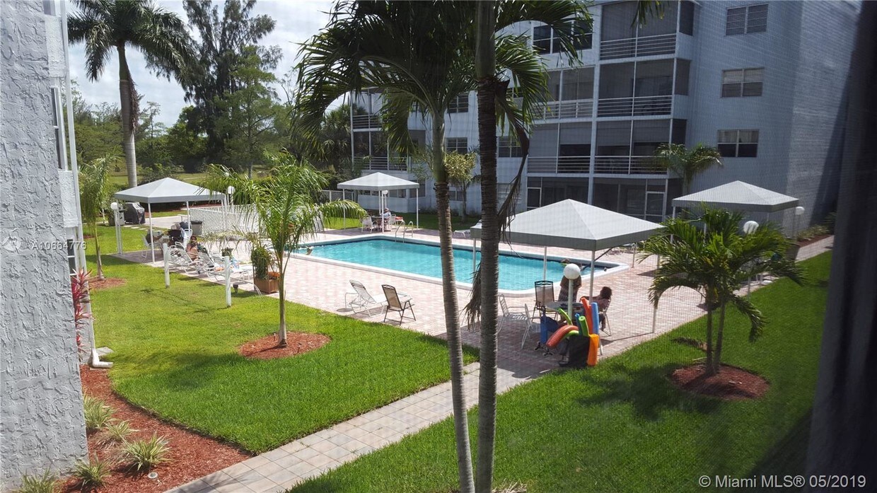 3000 Sunrise Lakes Dr E Unit 207, Sunrise, FL 33322 Room for Rent in