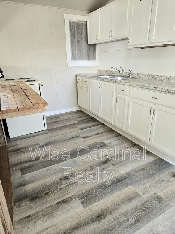 Foto del edificio - 1040 W Division St