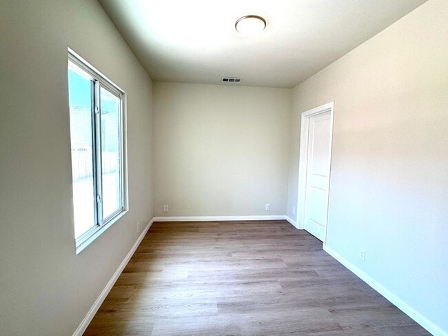 Building Photo - 319 N Rowan Ave