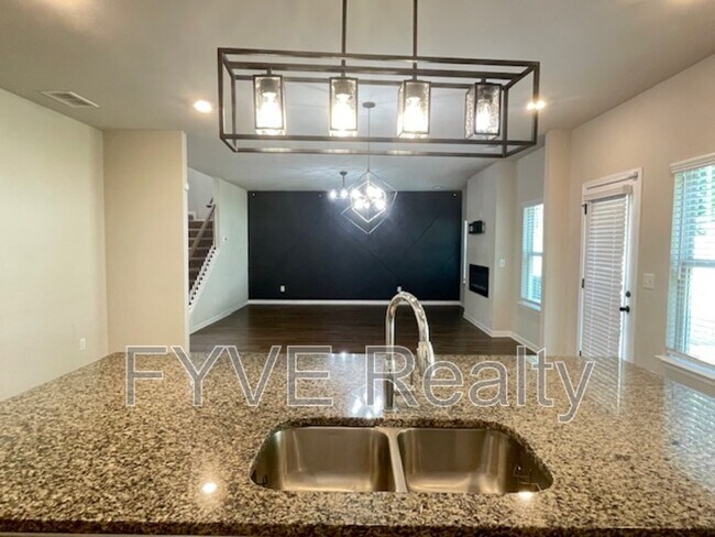 Building Photo - 785 Lakehaven Ln