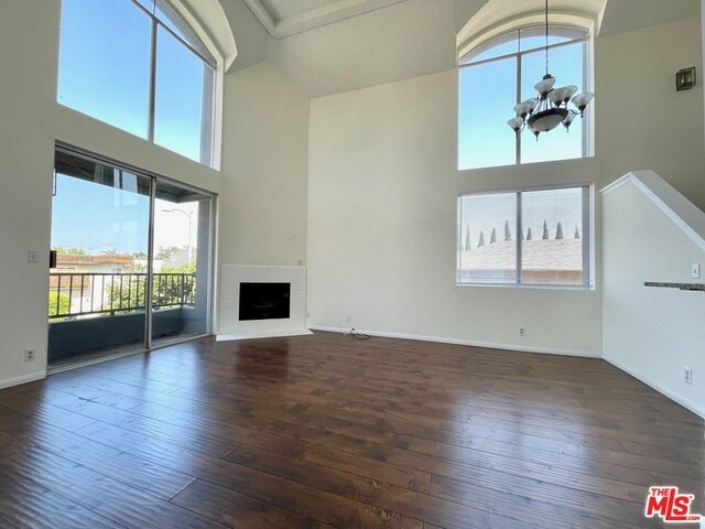 Building Photo - 1529 S Bundy Dr