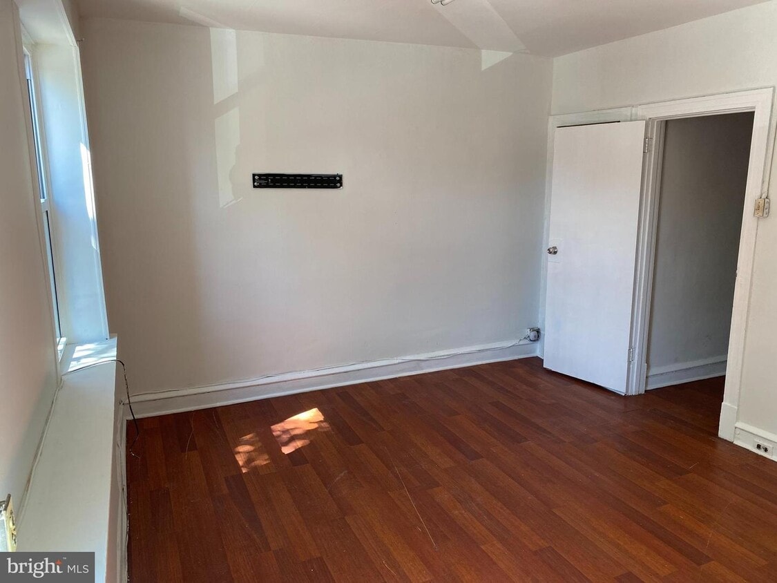 Foto principal - 4829 N Broad St