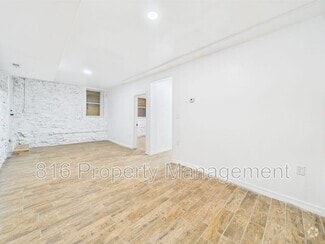 Building Photo - 1108 E 40th St