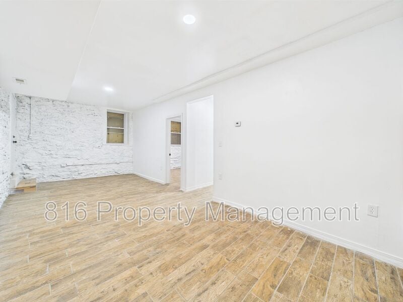 Primary Photo - 1108 E 40th St