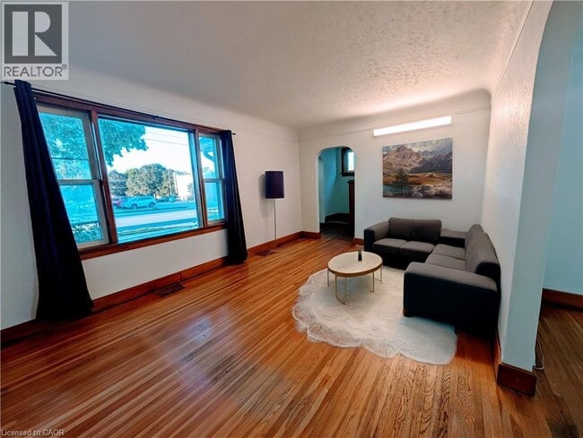 Photo du bâtiment - 185 Highland Rd W