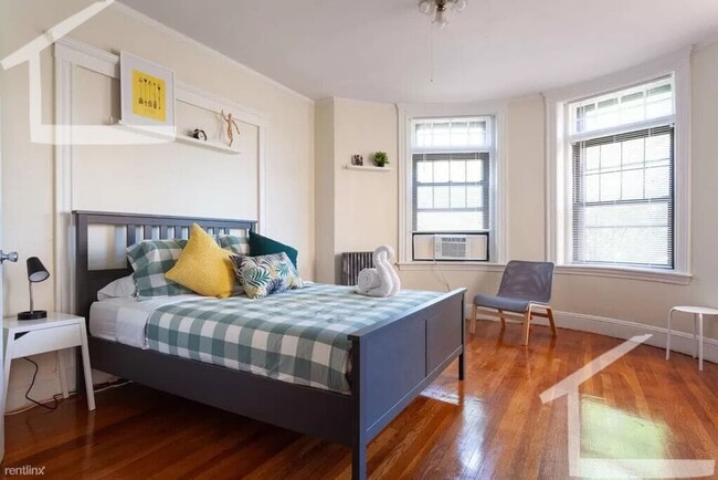 Building Photo - Charming 4 Bedroom-No Broker Fee