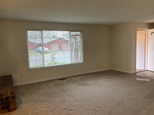 Building Photo - Spacious 3-bedroom, 2 bath home in SE Albany