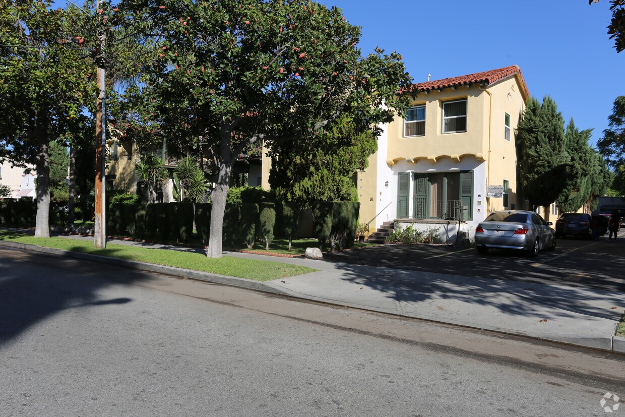 Primary Photo - El Seville Apartments