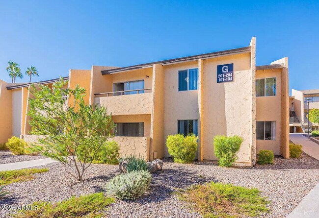 Foto del edificio - 8055 E Thomas Rd