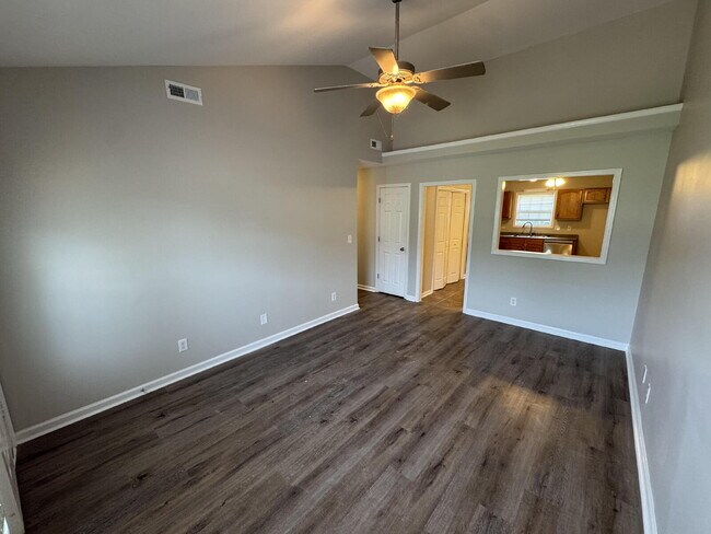 Building Photo - 404 Faulkner Dr