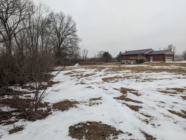 Building Photo - Fully Renovated 3 Bedroom Ranch