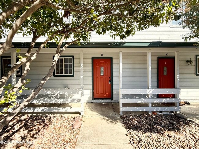 Building Photo - 3160 N Navajo Dr