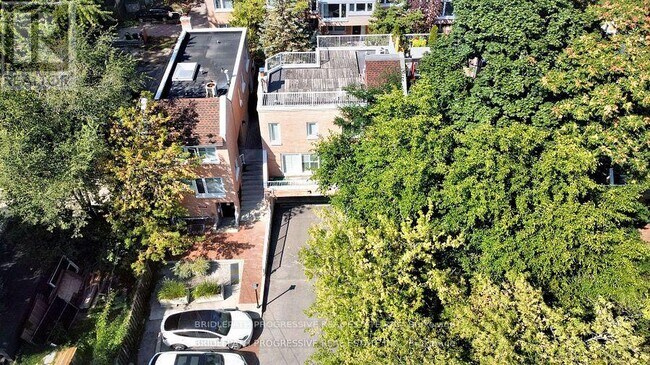 Photo du bâtiment - 390-390 Wellesley St E