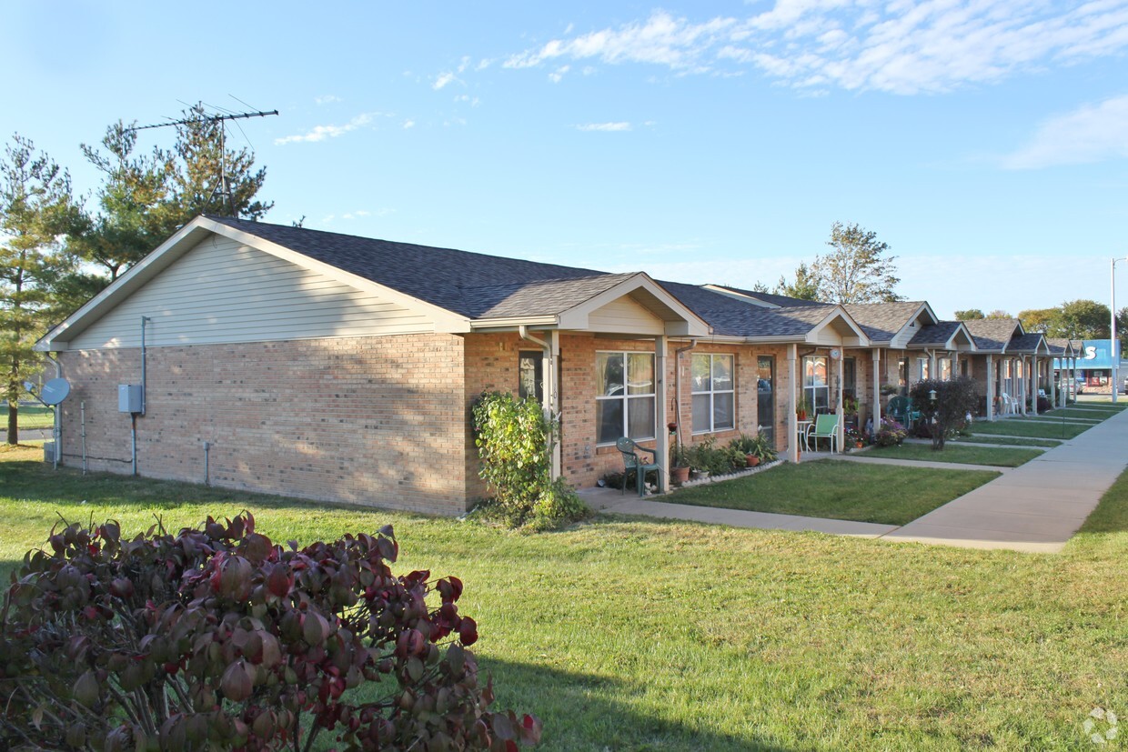 Primary Photo - Plaza Garden Apartments