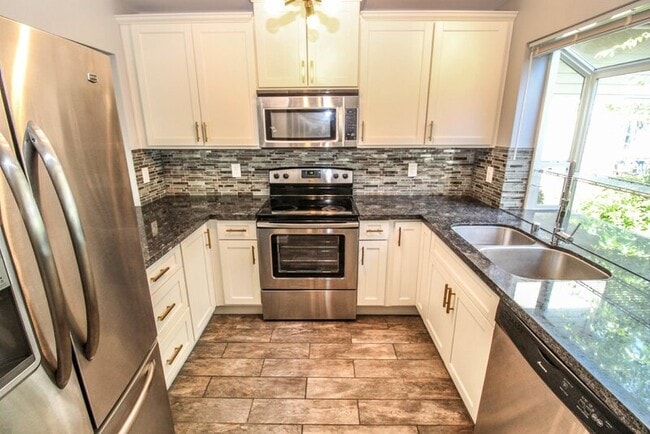 Building Photo - 20901 Cypress Way