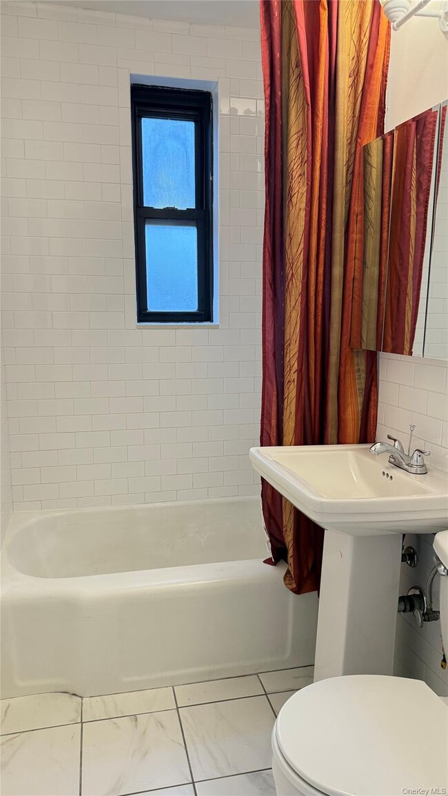 Building Photo - 150-40-15071 71st Ave