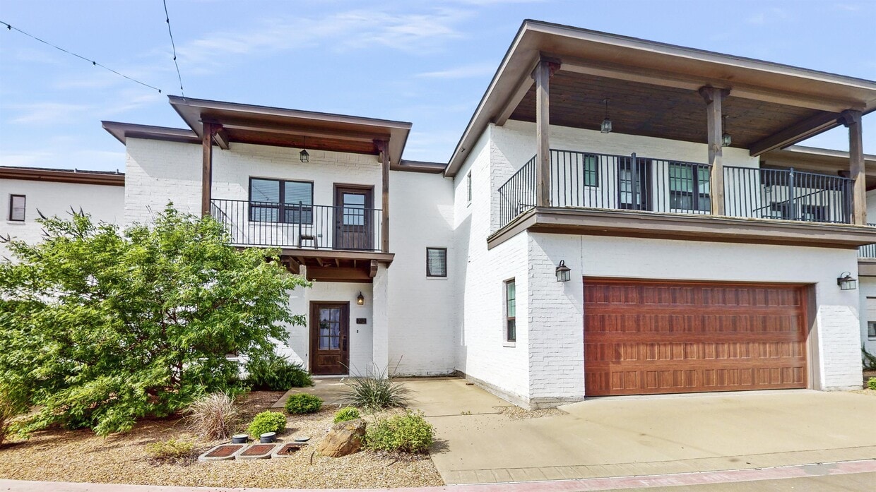 Primary Photo - 203 Brentwood Dr