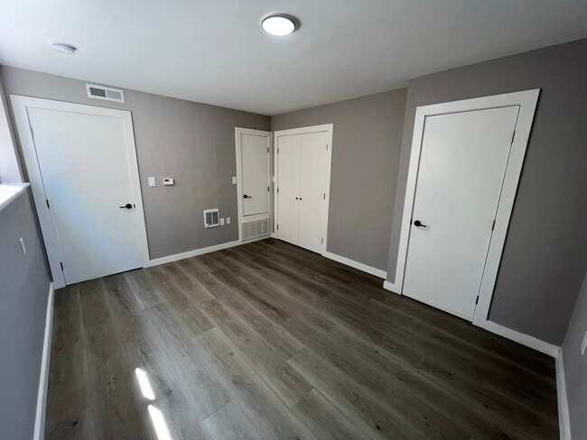Building Photo - 290 Mastick Ave