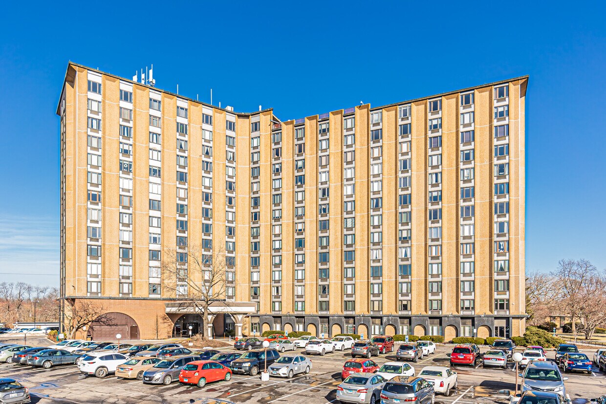 Primary Photo - 1 Renaissance Pl
