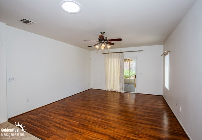 Building Photo - Charming 2Bdm 2Ba Home Located in the Desi...