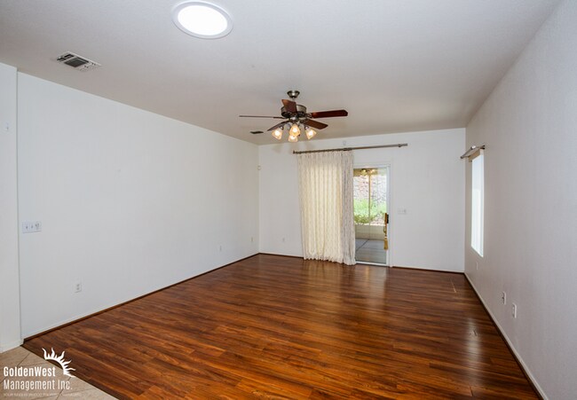 Foto del edificio - Charming 2Bdm 2Ba Home Located in the Desi...