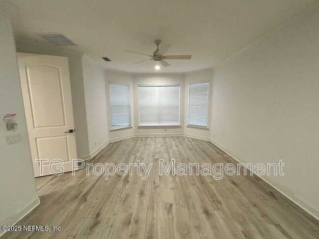 Building Photo - 33 Rose Dew Dr