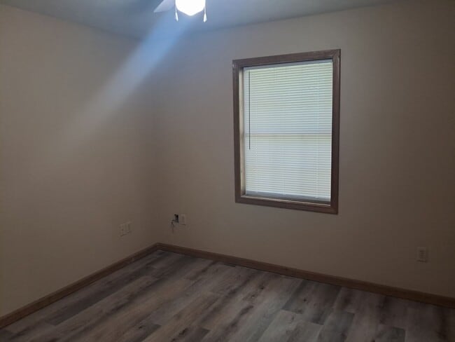 Building Photo - 3 Bedroom/ 2 Bathroom Duplex