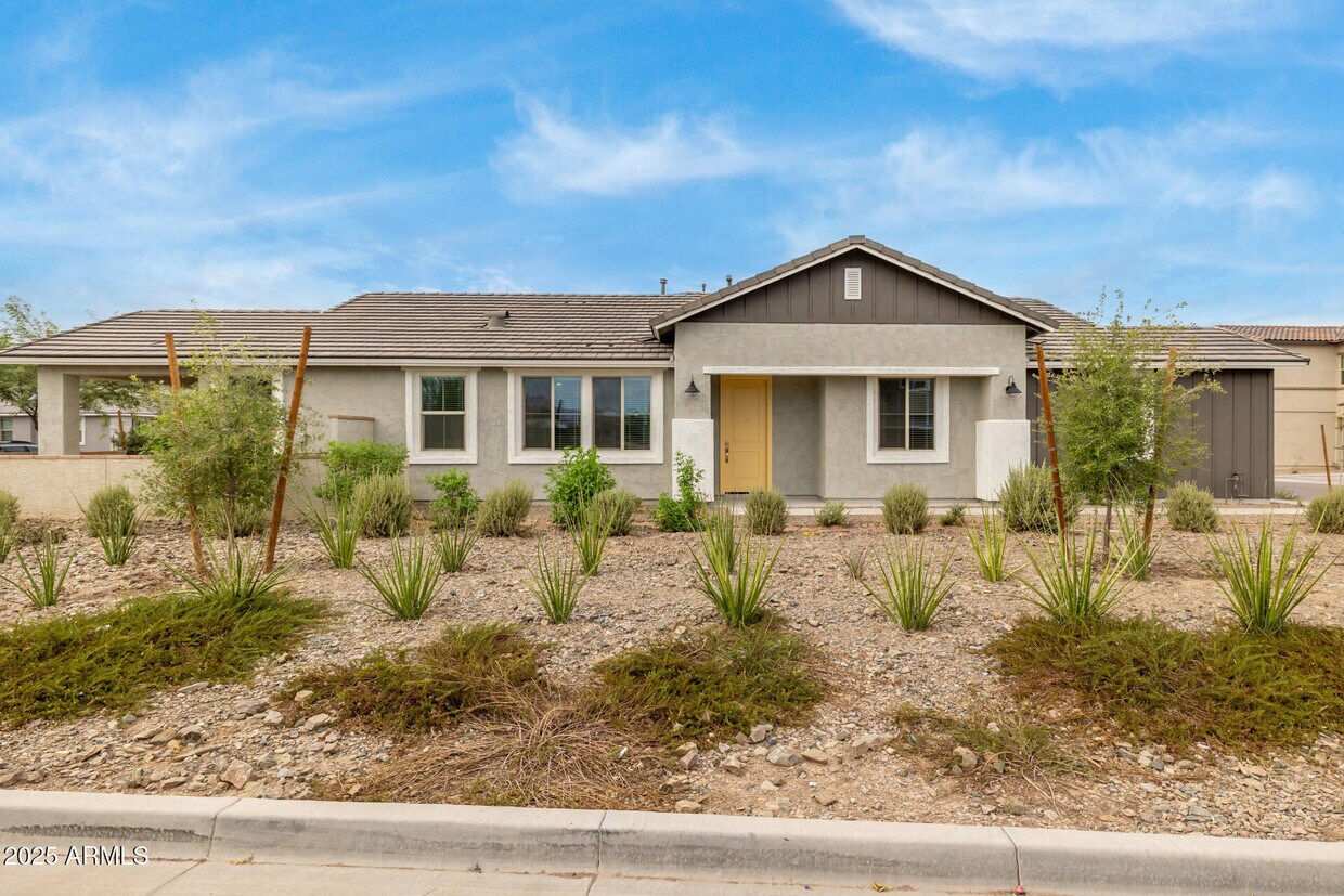 Primary Photo - 9439 East Sebring Avenue