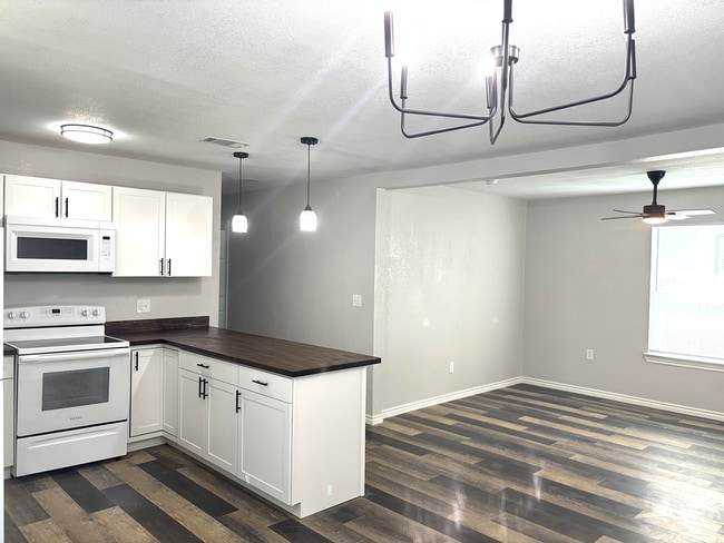 Building Photo - 5609 Fernander Dr