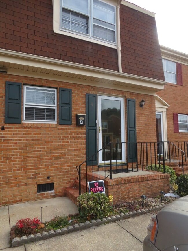 Building Photo - Woodmere Pointe Condominium-Petersburg