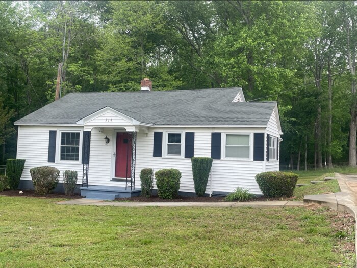 Foto principal - 519 Moore Rd