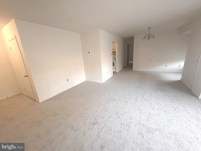 Foto del edificio - 8865 Roll Right Ct