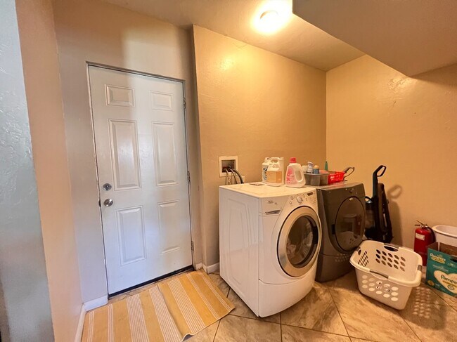 Foto del edificio - 740 SW 4th Pl