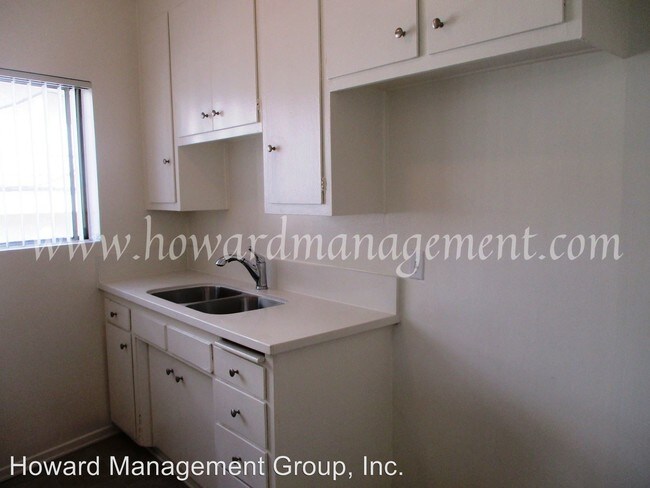 Building Photo - 4250 Lindblade Dr