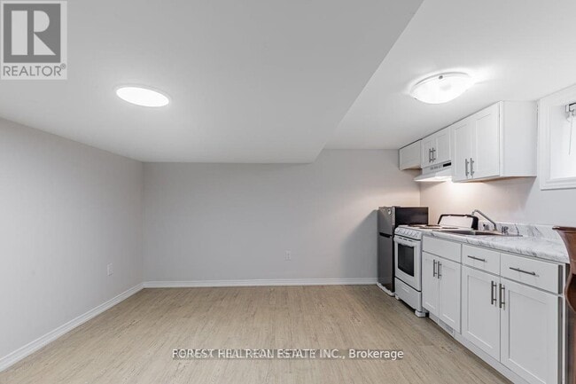 Building Photo - 41 Fairholme Ave