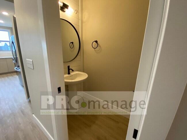 Foto del edificio - Townhouse with 3 bedrooms / 2 bathrooms in...