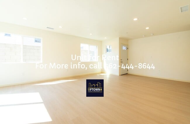 Building Photo - Townhome - 3 Bedrooms-2.5 Baths - Los Ange...