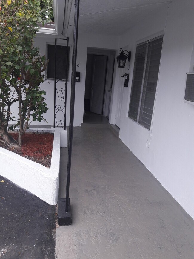 Foto del edificio - 6008 NW 10th St