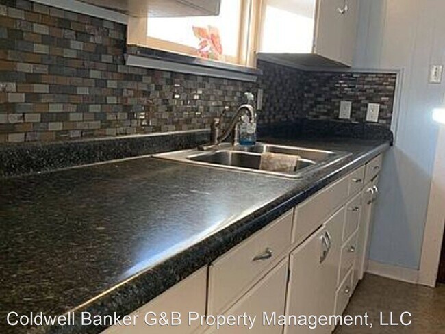 Foto del edificio - 3 br, 1 bath House - 1220 SW Plass Ave