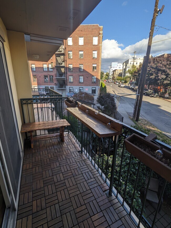 Patio - 700 E Denny Way