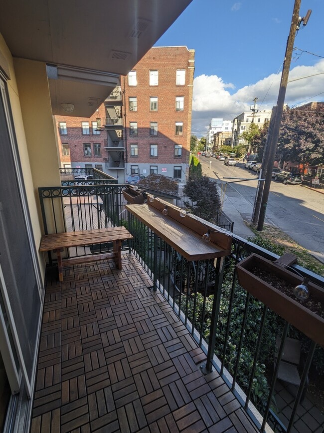 Patio - 700 E Denny Way