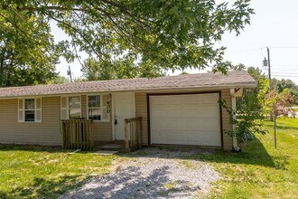 Building Photo - 400-402-402 Meadow Ln