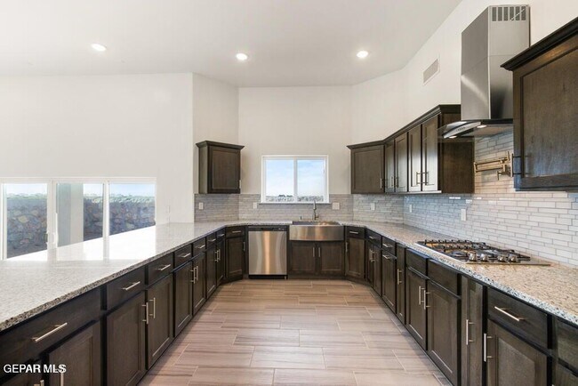 Foto del edificio - 13349 Cinderford Ave
