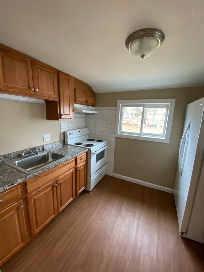 Kitchen - 21 Elm St