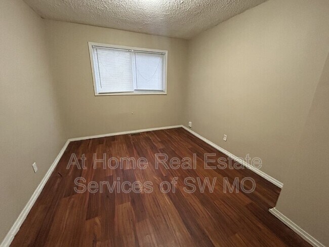 Building Photo - 311 W Grand St