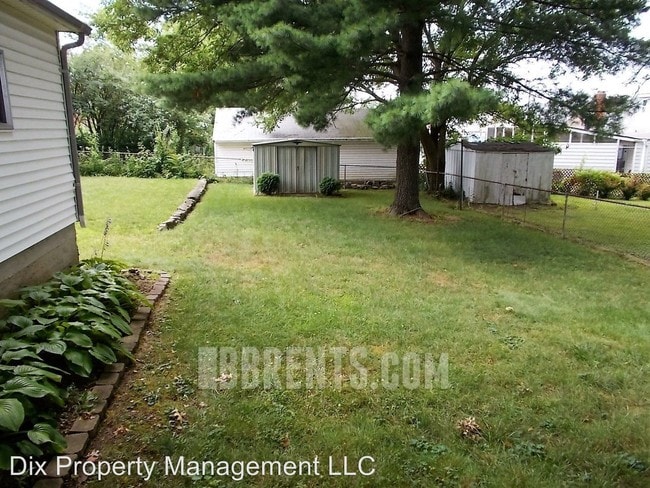 Building Photo - 707 Lory Ln