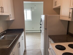 Building Photo - 172 Westmount St